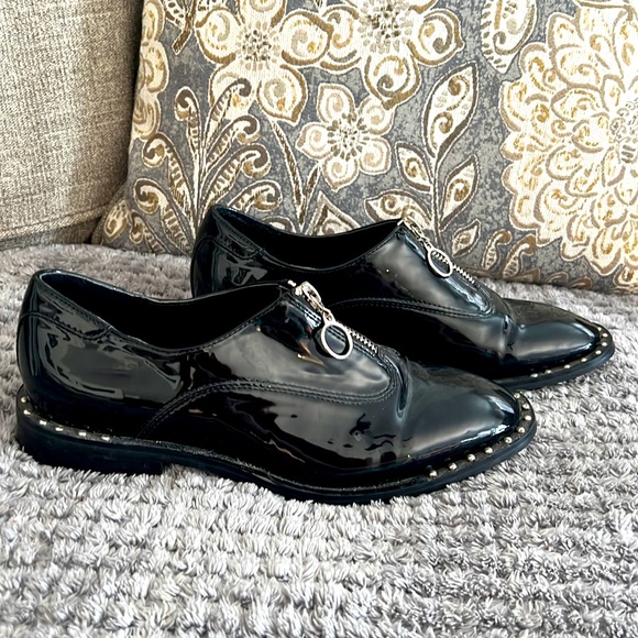 Super cute Oxford loafers with stud details! - Picture 5 of 5